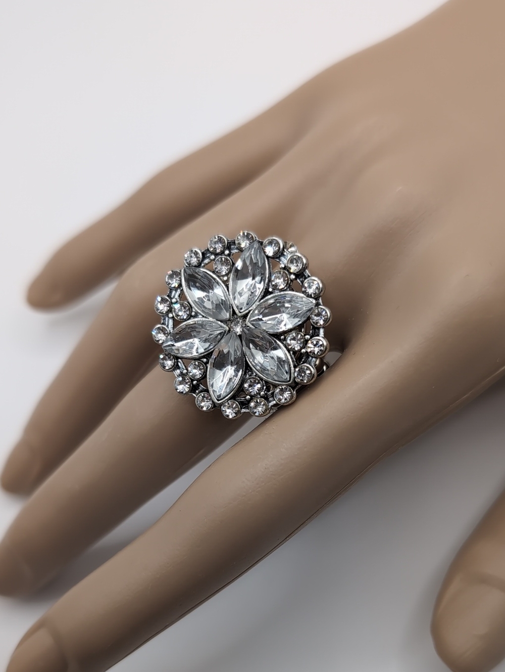 MACY'S Silvertone Crystal Flower Stretch Ring - Fits Sizes 7 8 9 NWOT
